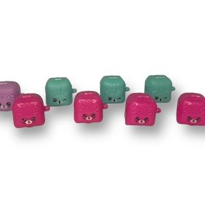 Bulk lot of 26 Variety of Shopkins Accessories